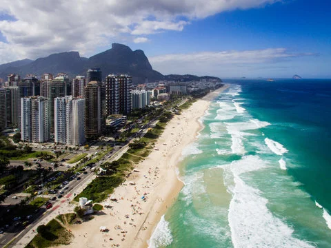Barra da Tijuca - Vista aérea da praia e orla com prédios de luxo