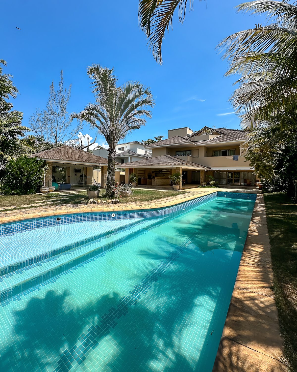 Piscina e área externa